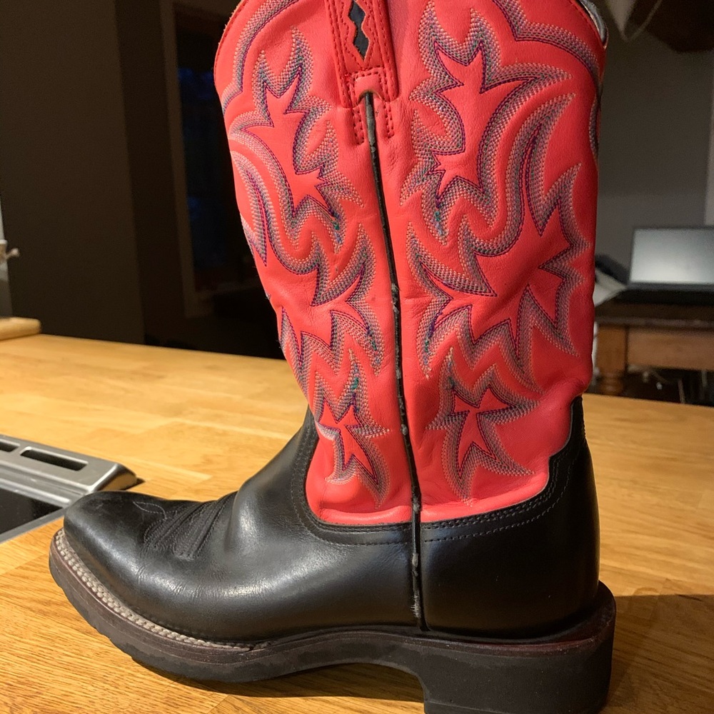 Ariat cowboy boots women size 10, men size 8-1/2